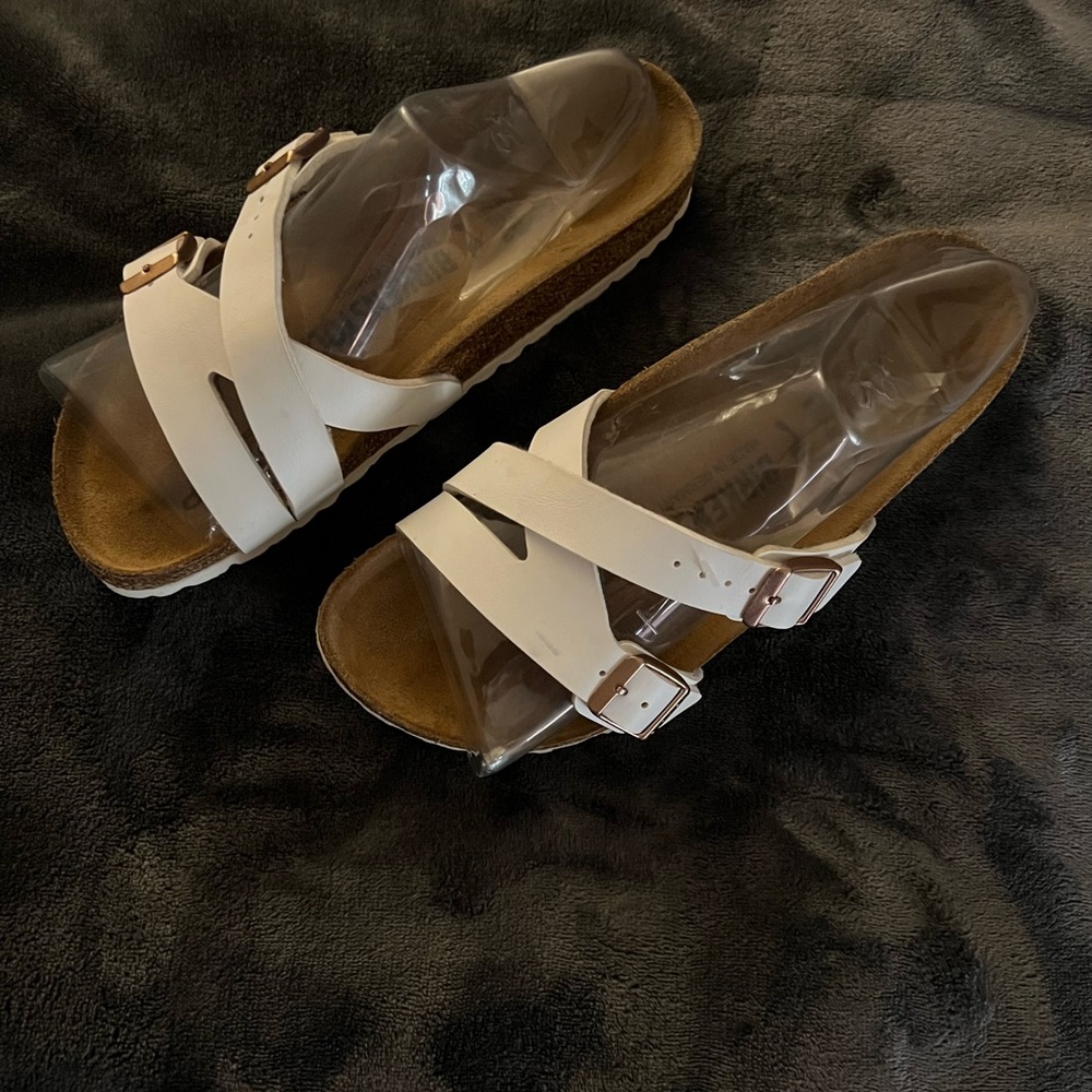 Birkenstock Women’s Winter White Crisscross Rose Gold Buckle Sandals/Slide. 6.5. - Picture 2 of 11